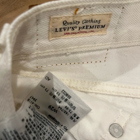 Levi’s 501 white cutoff shorts - Picture 4 of 4